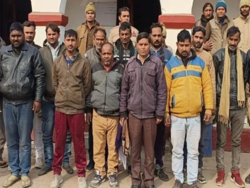 अयोध्या: कंधारी बाजार में चल रहा था सट्टा, 13 गिरफ्तार