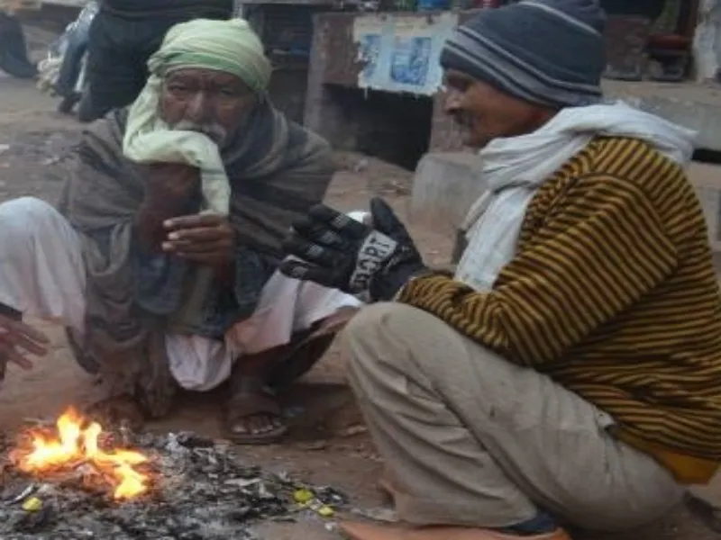 सर्दी का सितम: गलन भरी सर्दी से छूट रही कंपकंपी, 14 जनवरी तक बंद रहेंगे स्कूल  