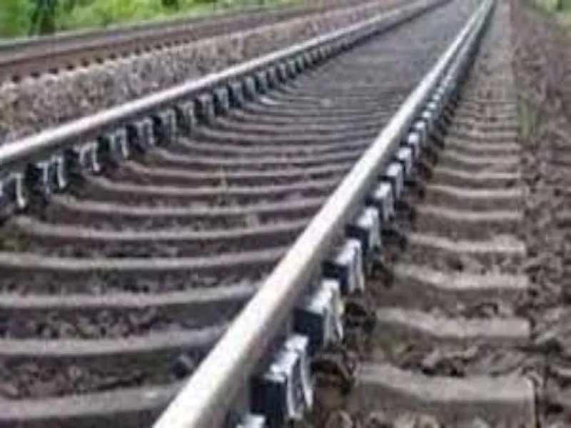 हरदोई में ट्रेन की चपेट में आने से युवक कटा, रेड सिग्नल पर पार कर रहा था रेलवे क्रासिंग