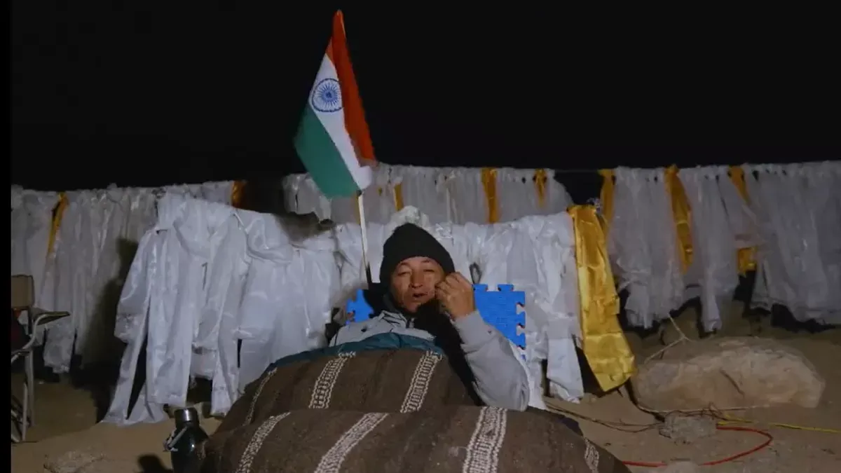 लद्दाख के मुद्दे पर सोनम वांगचुक के पांच दिवसीय अनशन के अंतिम दिन हुए सैकड़ों लोग शामिल 