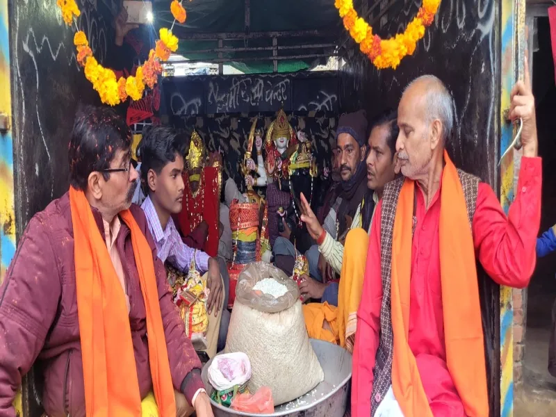 हरदोई: विधि- विधान के साथ निकली शोभायात्रा, कल होगा भंडारा 