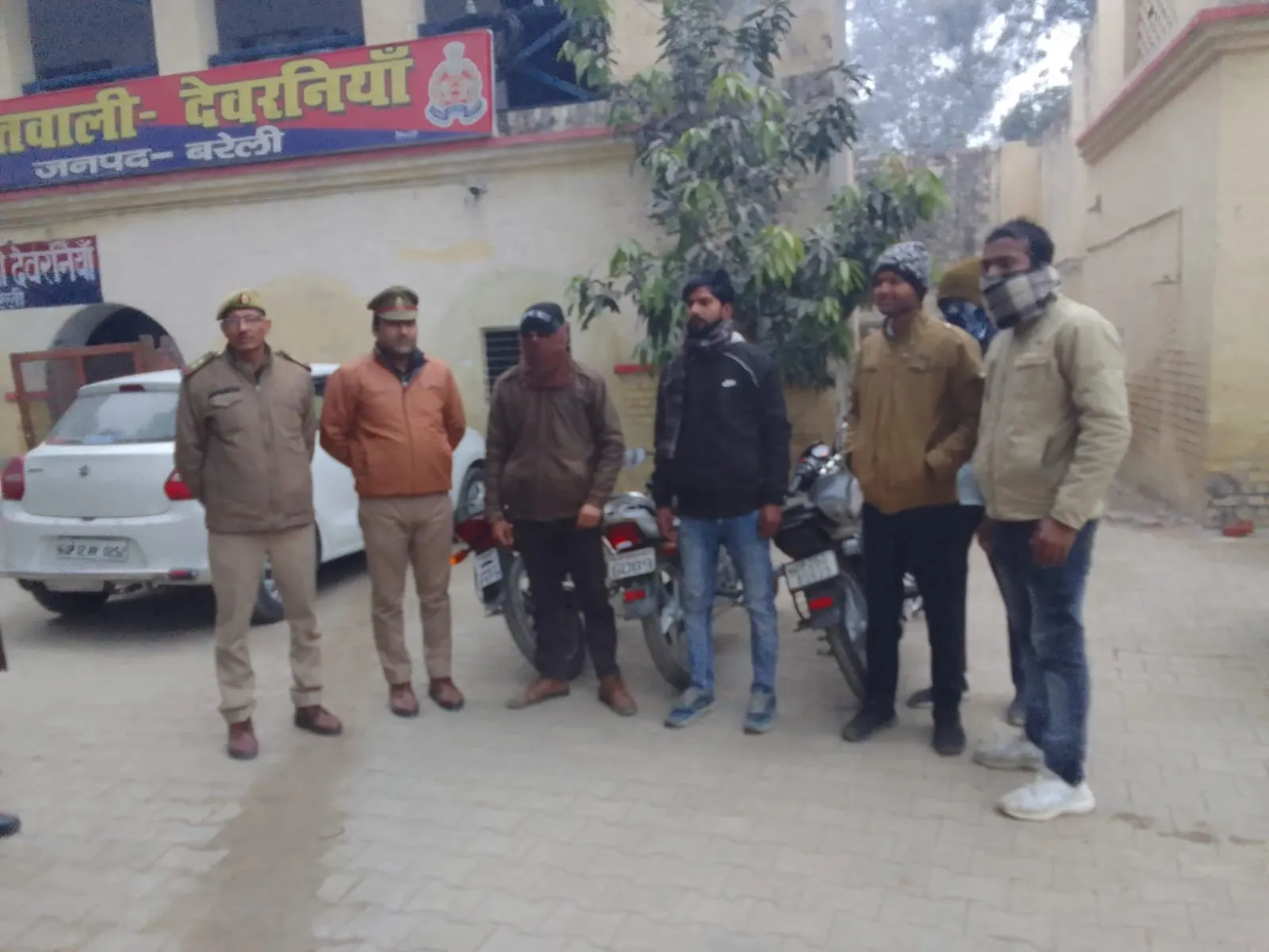 बरेली: तीन बाइकों पर 14  हुड़दंगी युवकों‌ को पुलिस ने थाने बुलाकर छोड़ा