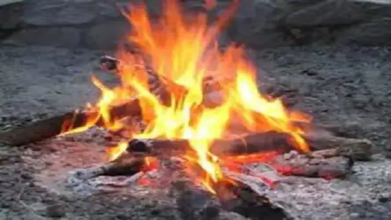 संभल: अलाव से हादसों में दो मासूमों समेत पांच लोग झुलसे