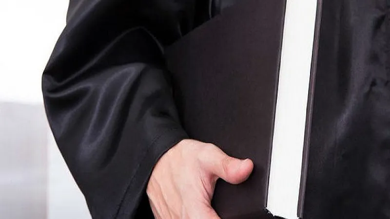 वर्गीकृत दस्तावेजों जैसे विशिष्ट मामलों की जांच करने वाले विशेष वकील स्वतंत्र हो सकते हैं, पर होते नहीं