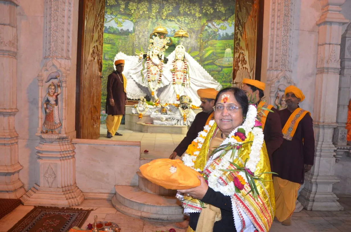 मथुरा: महिला व बाल विकास मंत्री ने श्रीकृष्ण जन्मभूमि पहुंचकर किए ठाकुर जी के दर्शन