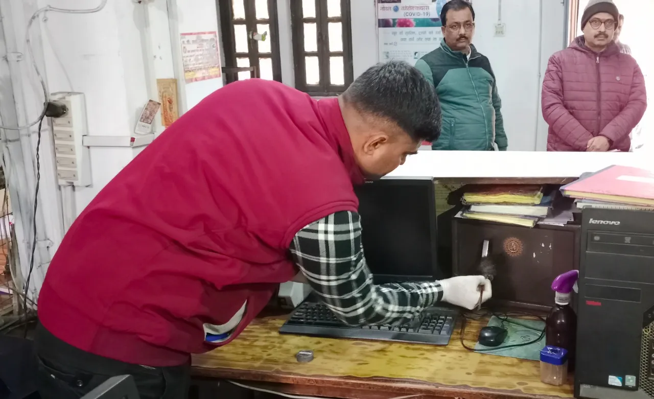 लखीमपुर-खीरी: येलो टेप लगाया न सुरक्षित किया घटना स्थल, भ्रम में फंसा खोजी फेरवल