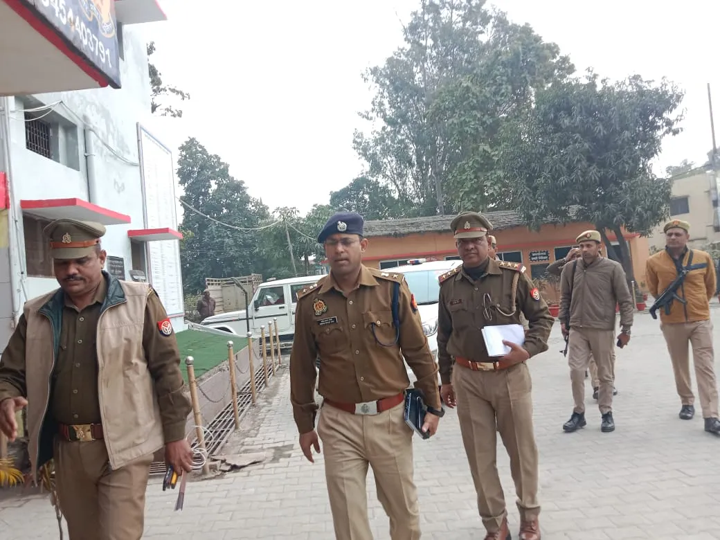 लखीमपुर-खीरी: सड़क दुर्घटना में महिला की मौत, संपूर्णानगर थाना प्रभारी घायल