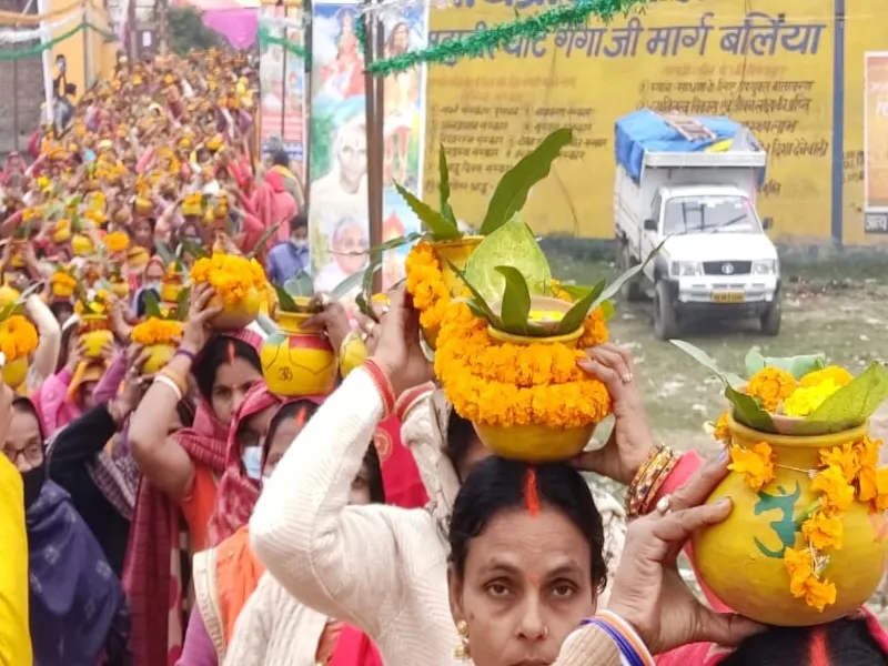 बलिया: नववर्ष पर निकली गायत्री शक्तिपीठ की कलश यात्रा 