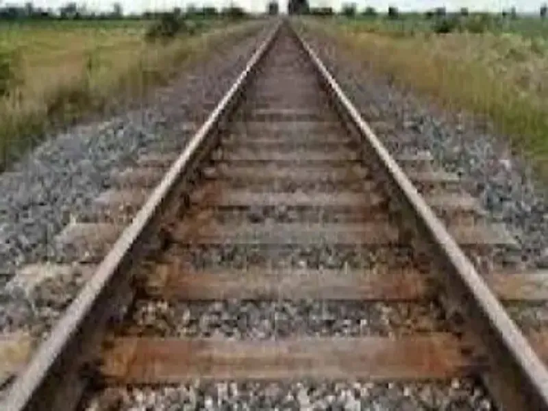Kanpur Suicide: ट्रेन के आगे कूदकर दम्पति ने की आत्महत्या 