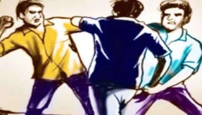 शाहजहांपुर: बाइक सवार युवकों ने गेटमैन को पीटकर किया बेदम, मोबाइल भी छीन ले गए आरोपी