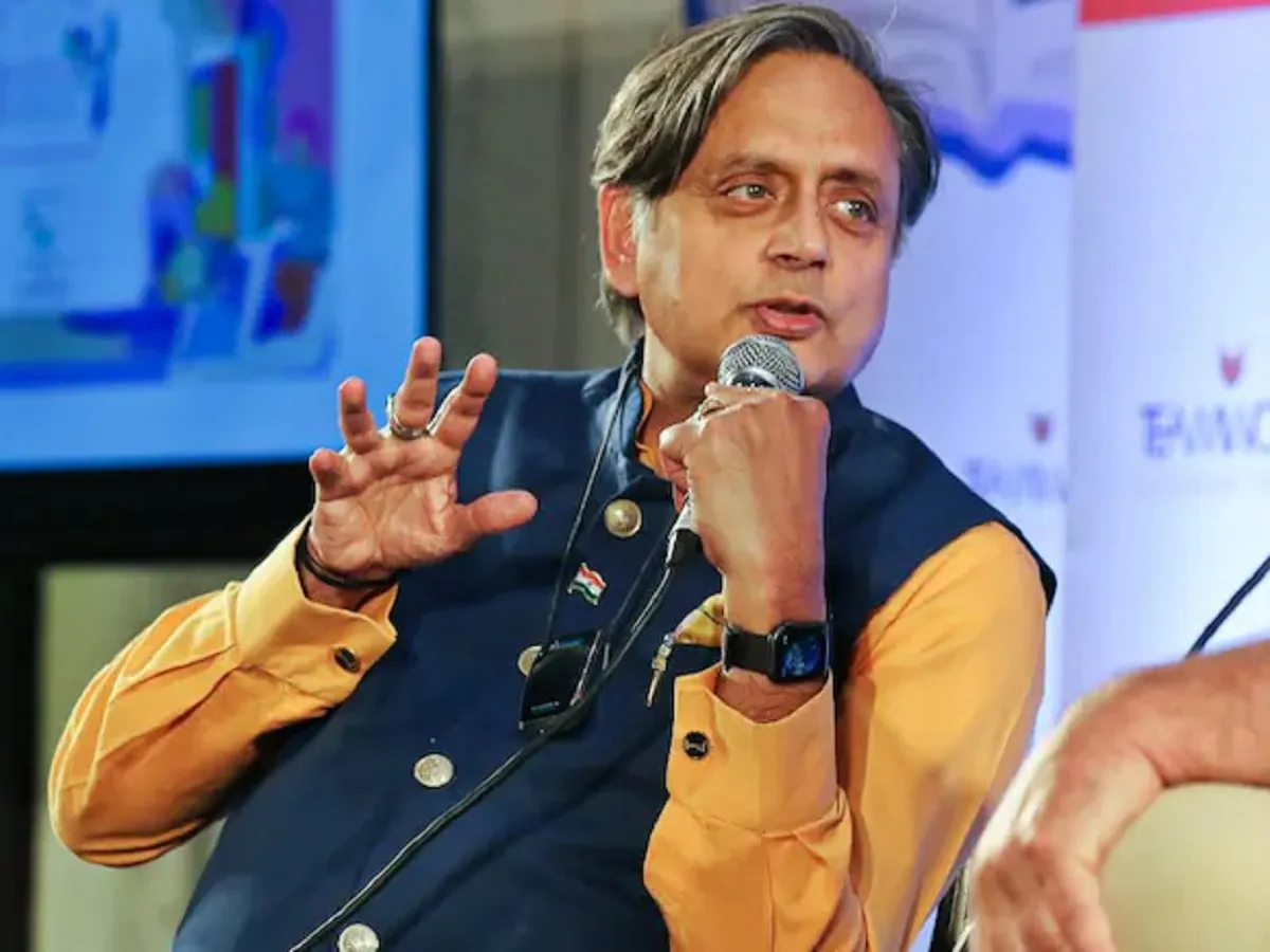 शिक्षित होने के बावजूद केरल के युवाओं में बेरोजगारी दर बहुत अधिक: शशि थरूर