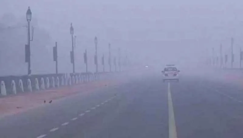 दिल्ली में गणतंत्र दिवस पर आसमान में छाए बादल, न्यूनतम तापमान 12.8 डिग्री सेल्सियस दर्ज   