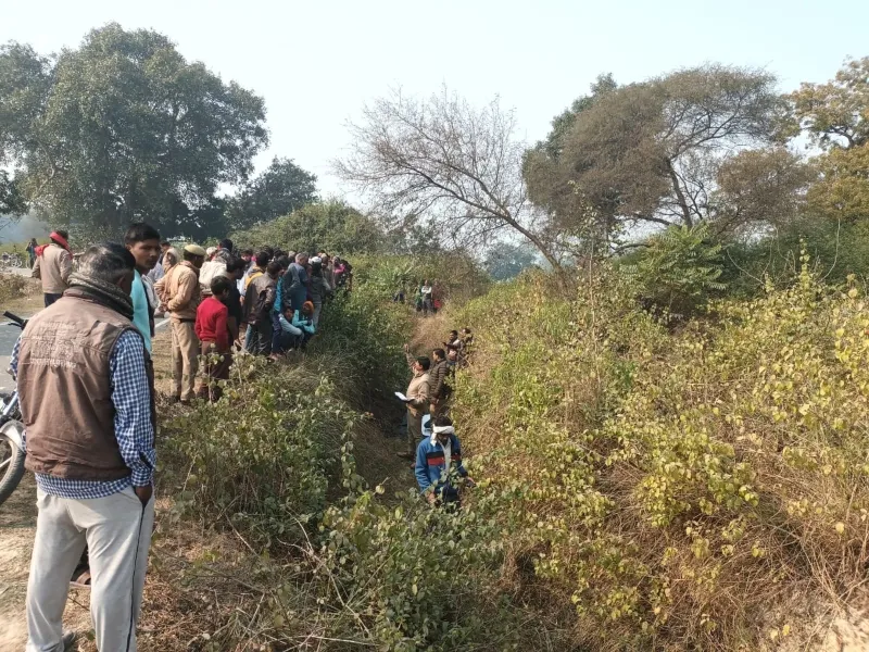 बाराबंकी: लापता युवक का पेड़ से लटका मिला शव, हत्या की आशंका