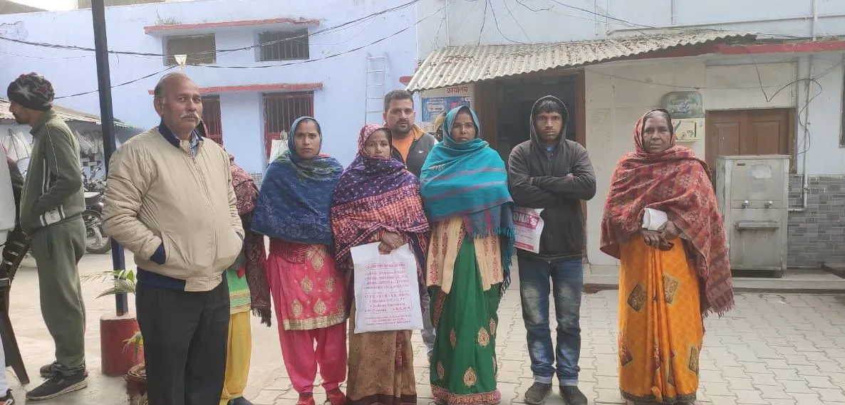 बरेली: करोड़ों हड़प गया केंद्रीय मंत्री का नजदीकी, निवेशकों ने किया हंगामा