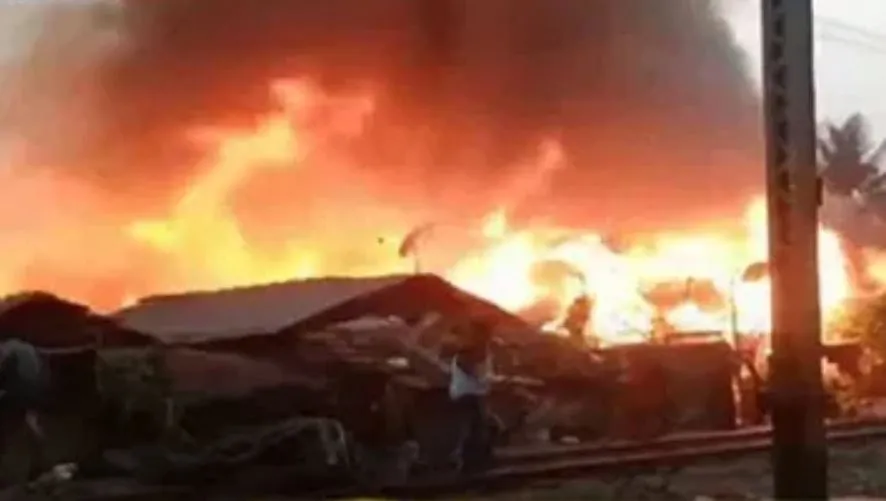 सिलीगुड़ी में डिटरजेंट फैक्टरी में लगी भीषण आग, करीब दस करोड़ रुपए का नुकसान 