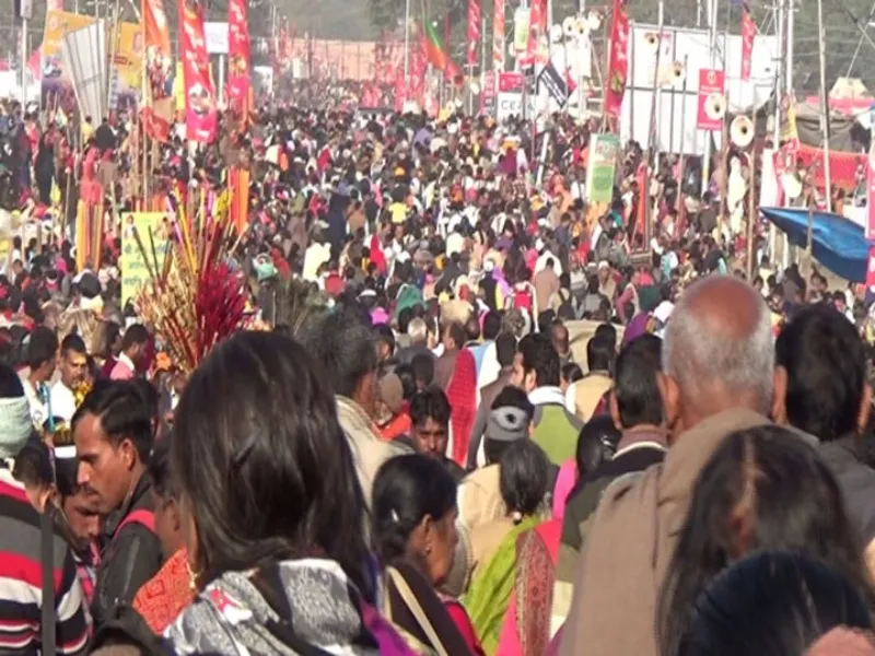 प्रयागराज: 26 जनवरी को संगम पहुंचेंगे एक करोड़ से ज्यादा श्रद्धालु, तैयारी में जुटा प्रशासन 