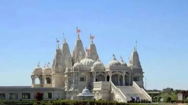 सरकार हिंदू मंदिर में तोड़फोड करने वालों का पासपोर्ट करे रद्द : मंदिर के पुजारी