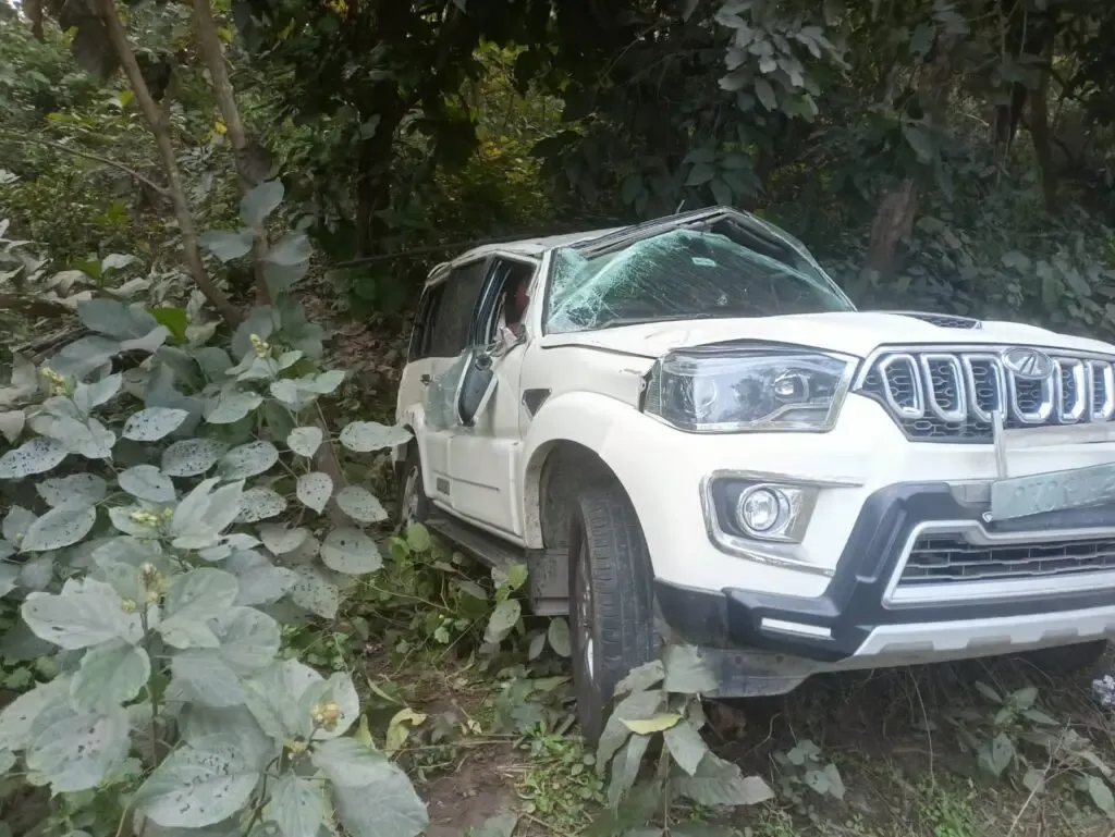 हल्द्वानी: दुग्ध संघ अध्यक्ष की कार हादसे का शिकार, आधा दर्जन घायल