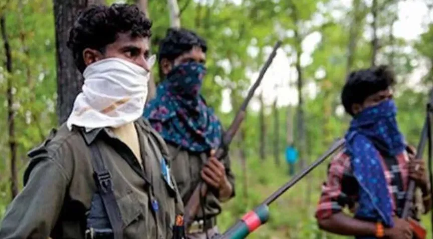 मणिपुर: 43 उग्रवादियों ने किया आत्मसमर्पण, 19 हथियार, 17 हथगोले और 209 गोला-बारूद भी सौंपे