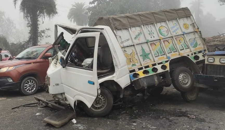 मुरादाबाद: पिकअप, कार और ट्रैक्टर-ट्रॉली की भिड़ंत में दो की मौत, पांच घायल