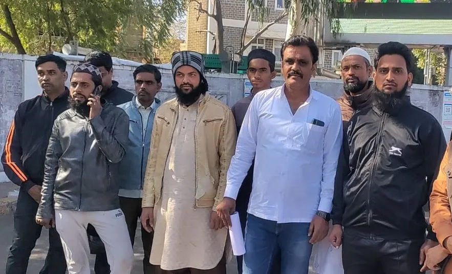 बरेली: अजमेर में मौलाना तौकीर रजा का विरोध, माहौल बिगाड़ने का लगाया आरोप