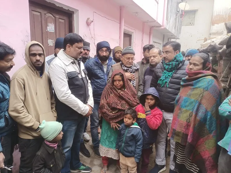 अयोध्या : मृतक के परिवार से मिल पूर्व राज्यमंत्री ने दिया मदद का आश्वासन