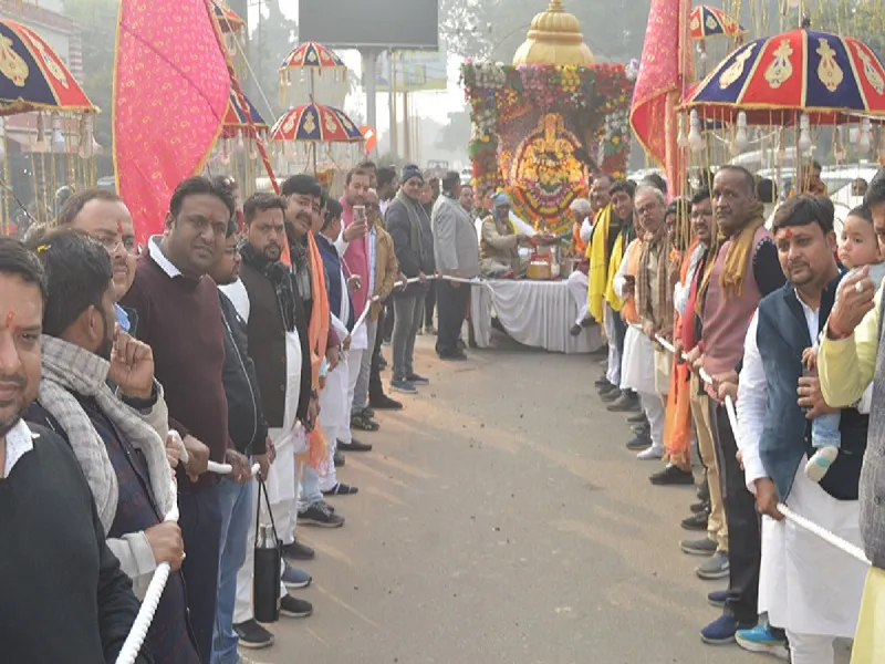 अयोध्या : धूमधाम से निकली श्रीश्याम निशान यात्रा