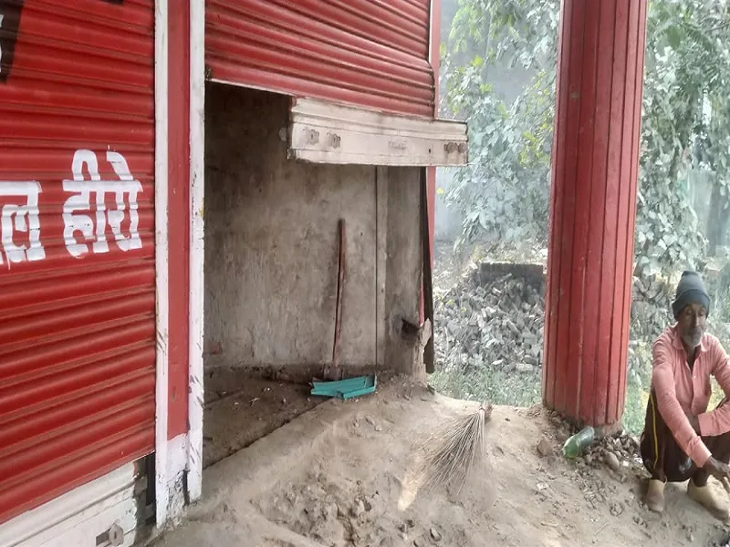 बहराइच : शटर तोड़कर दुकान से चोर उठा ले गए 40 क्विंटल सरिया