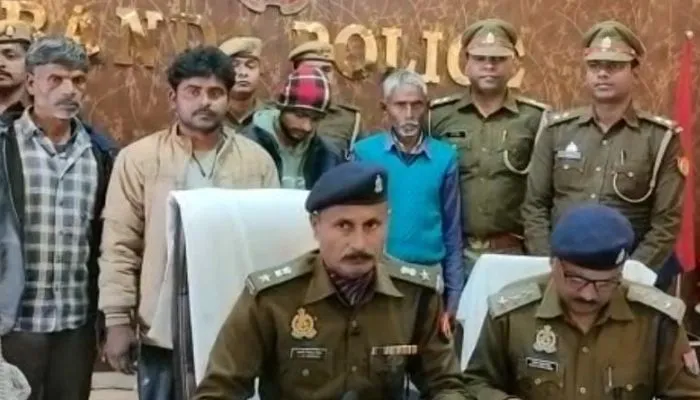 Banda News : अन्तर्जनपदीय घंटा चोर गिरोह का पर्दाफाश, साढ़े चार लाख कीमत के 6 कुंतल पीतल के घंटे बरामद