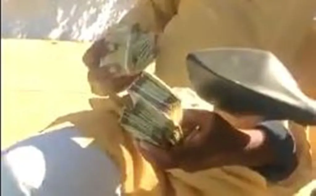 BJP नेता घूस लेते कैमरे में कैद !, Congress ने जारी किया Video 