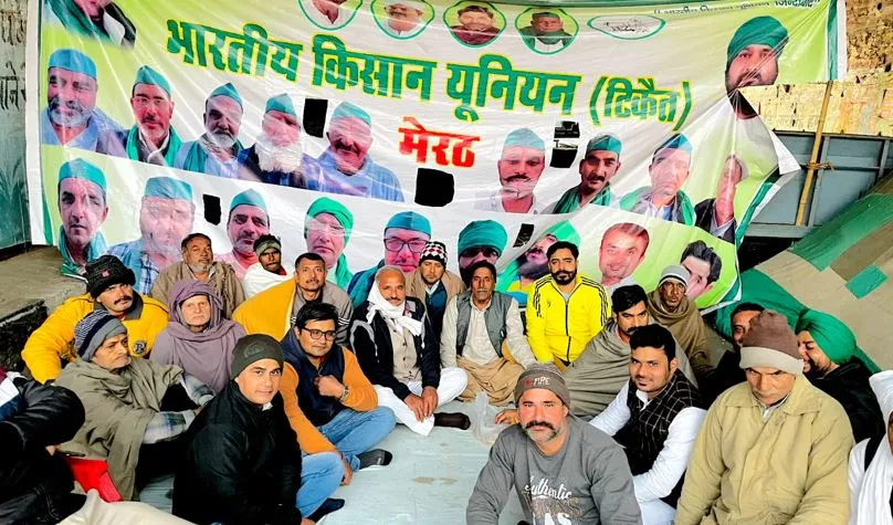 मेरठ: 13वें दिन भी धरना जारी, बुधवार से भूख हड़ताल पर बैठेंगे 3 कार्यकर्ता