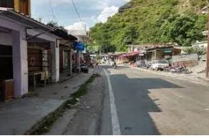 गरमपानीः खतरे के मुहाने पर खड़ा हाईवे पर स्थित गरमपानी खैरना बाजार 