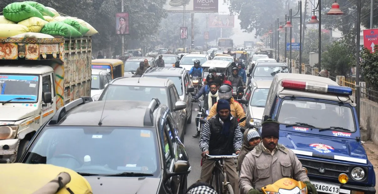 बरेली: ठंड में भी ट्रैफिक बढ़ा, दिनभर चौराहे होते रहे जाम