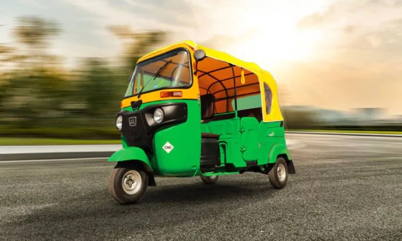 दिल्ली में ऑटो रिक्शा और टैक्सी से सफर करना हुआ महंगा, केजरीवाल सरकार ने नोटिफाई किए नए रेट