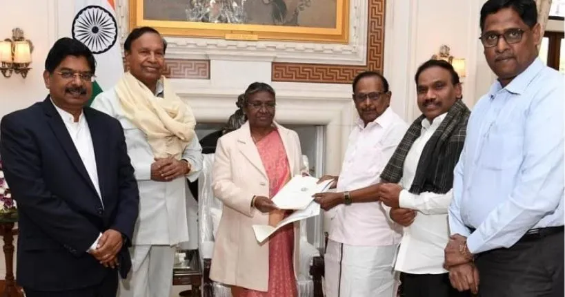 राज्यपाल को वापस बुलाने की मांग, तमिलनाडु सरकार ने सौंपा राष्ट्रपति को ज्ञापन 