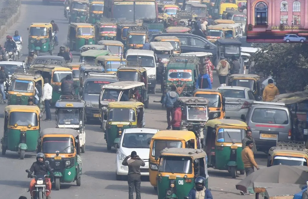 बरेली: आय की गणना लगाई, मगर ऑटो चालकों से टैक्स की वसूली नहीं कराई