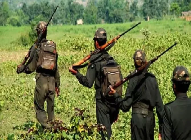 छत्तीसगढ़ : आत्मसमर्पण करने वाले छह नक्सली 10वीं कक्षा की परीक्षा की तैयारी में जुटे