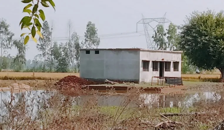 पीलीभीत: रास्ते की जमीन पर पंचायत भवन बनाने का मामला, प्रधान समेत सात लोगों पर एफआईआर