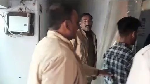 मेरठ: छात्रों के दो गुटों में जमकर मारपीट, फायरिंग से दहला कॉलेज