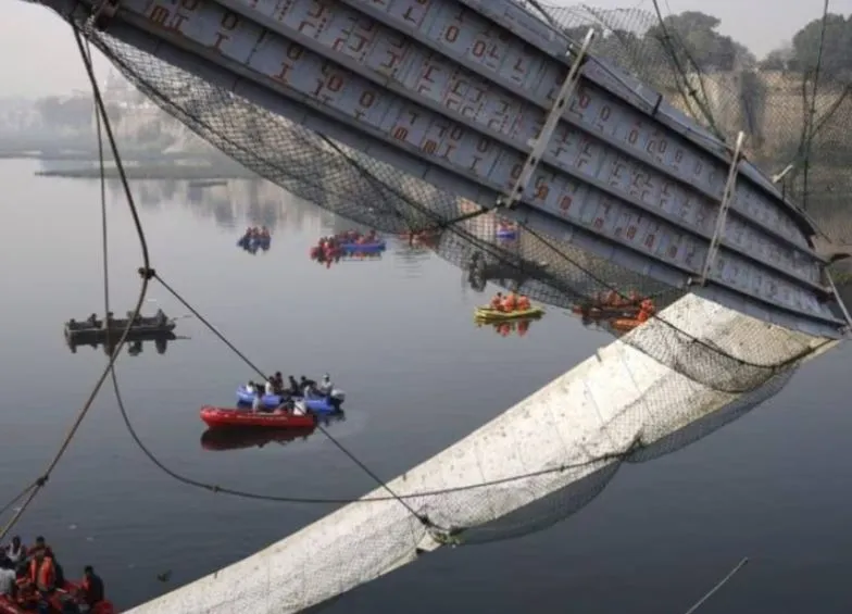 मोरबी हादसा: नगर पालिका ने नोटिस का जवाब देने के लिए मांगे दस्तावेज 