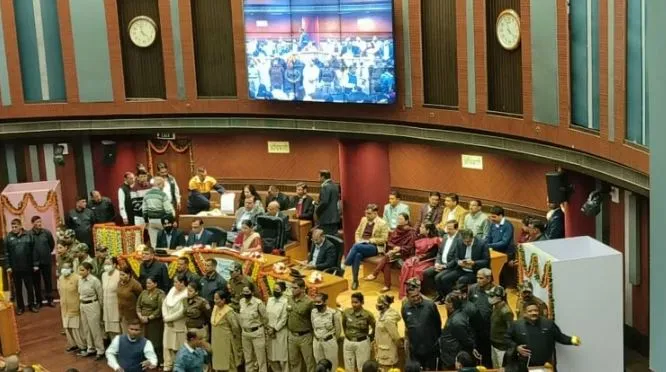Delhi Mayor Election: एमसीडी की बैठक शुरू, आप के विरोध के बावजूद मनोनीत सदस्यों ने पहले ली शपथ 