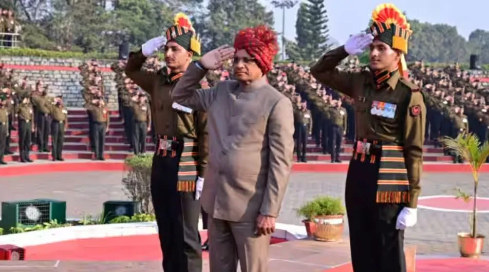 झारखंडः राज्यपाल रमेश बैस ने रांची के मोरहाबादी मैदान में फहराया तिरंगा 