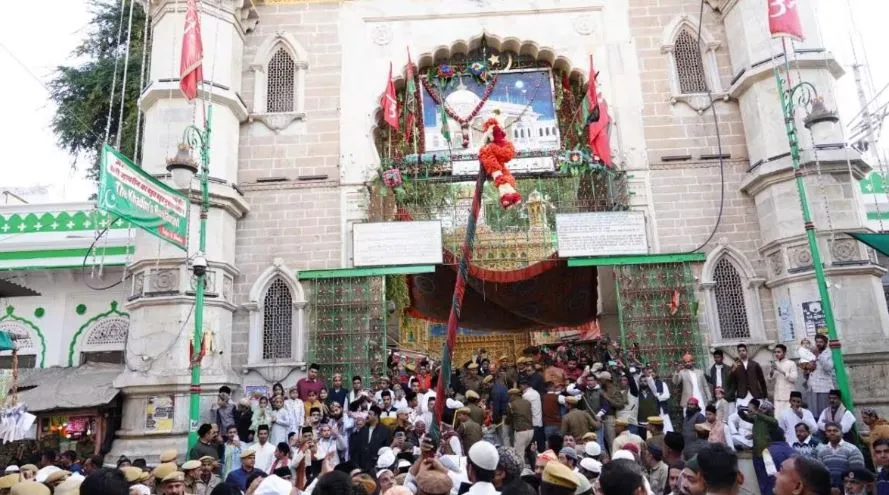 अजमेरः ख्वाजा साहब के 811वें उर्स में पेश किया गया बसंत