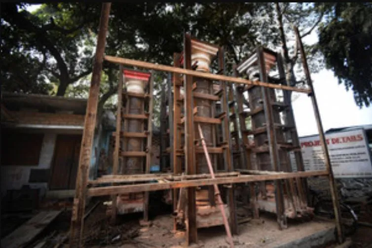 पटना समाहरणालय: ढहा गया डच कालीन ऐतिहासिक भवन, कुछ खंभे संरक्षित 