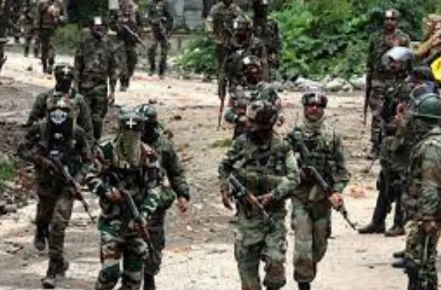 पुलवामा: संदिग्ध आतंकवादी ने CRPF जवान से छीनी राइफल