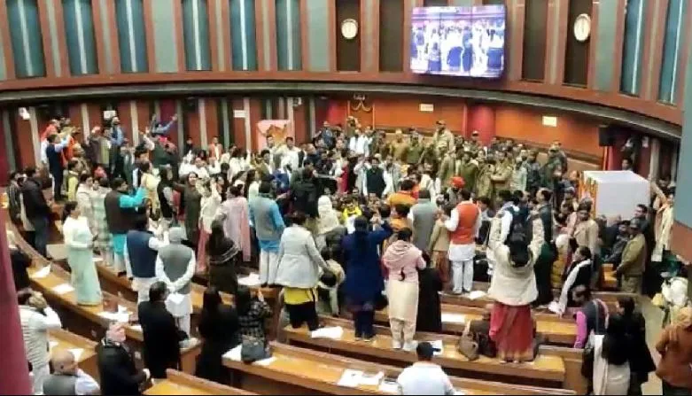 सदन में जबरदस्त हंगामे के बाद BJP ने बुलाई प्रेस कांफ्रेंस