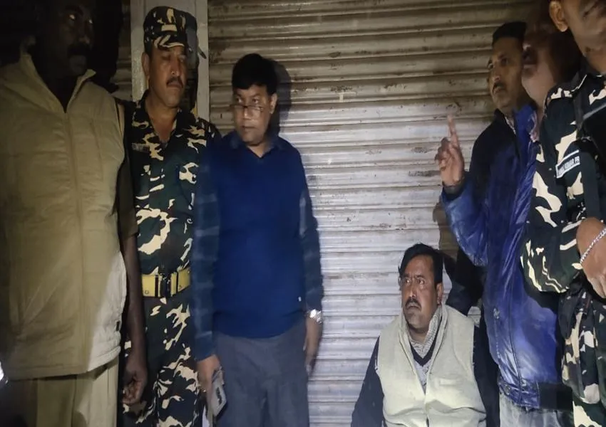 बहराइच: रुपईडीहा कस्बे में बिना लाइसेंस संचालित होता मिला मेडिकल स्टोर सीज 