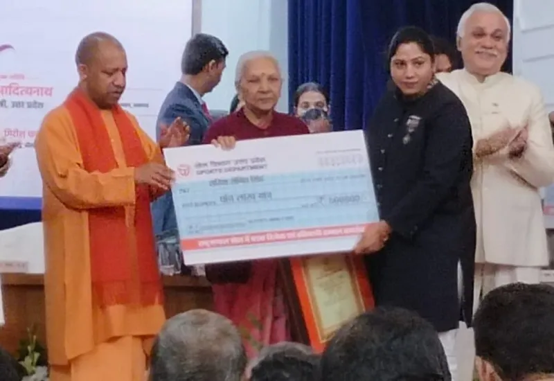 संभल : देश का मान बढ़ाने वाली हैमर थ्रो खिलाड़ी सरिता को राज्यपाल व मुख्यमंत्री ने किया सम्मानित