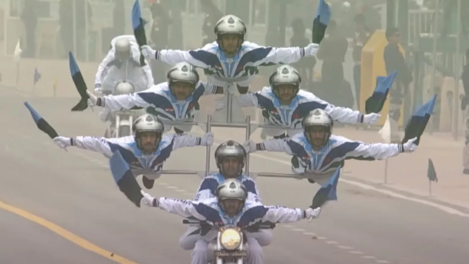 26 जनवरी : इस बार गणतंत्र दिवस की परेड में इतिहास में पहली बार क्या-क्या हुआ...देखें  VIDEO