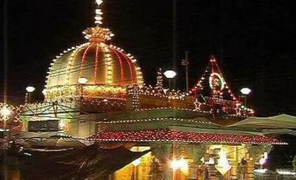 बरेली: अहसन मियां पहुंचे अजमेर शरीफ, हाजिरी और गुलपोशी के बाद की देश-दुनिया में अमन और शांति की दुआ